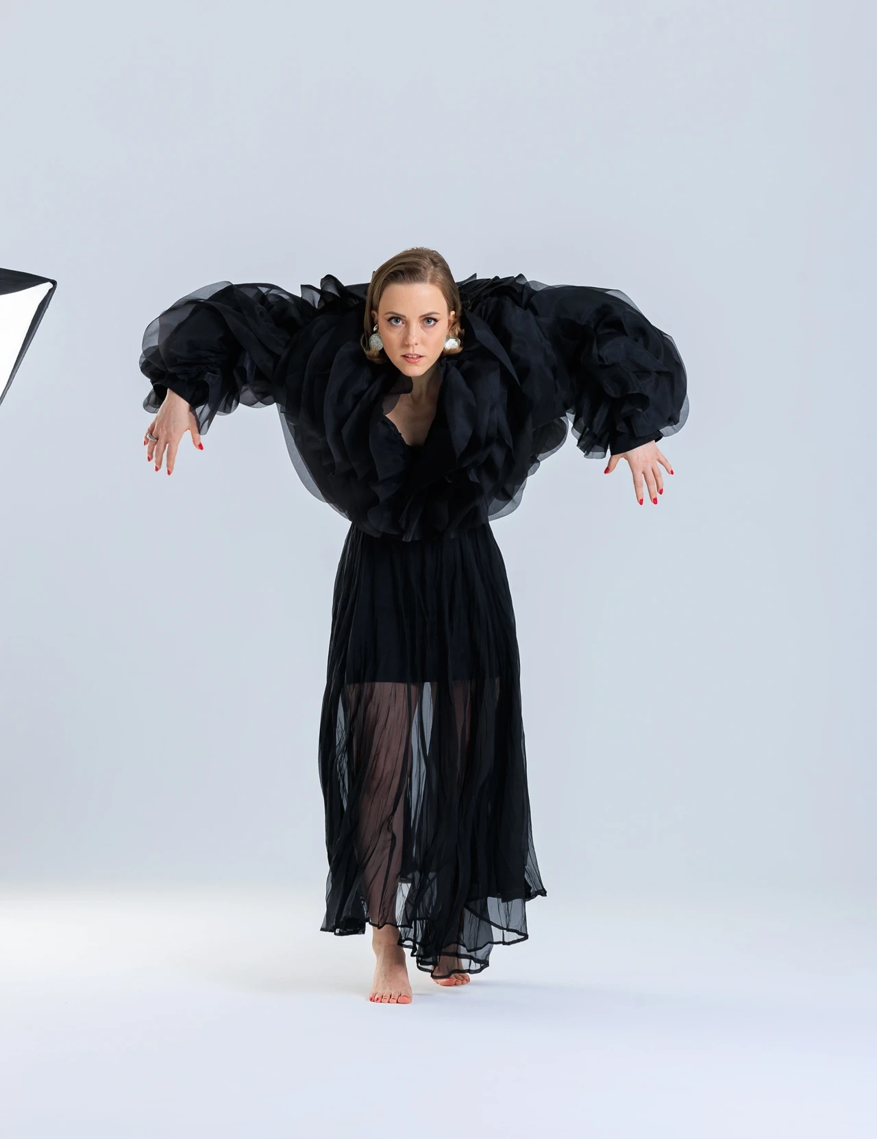 Ирина Кривошей в пышном черном платье